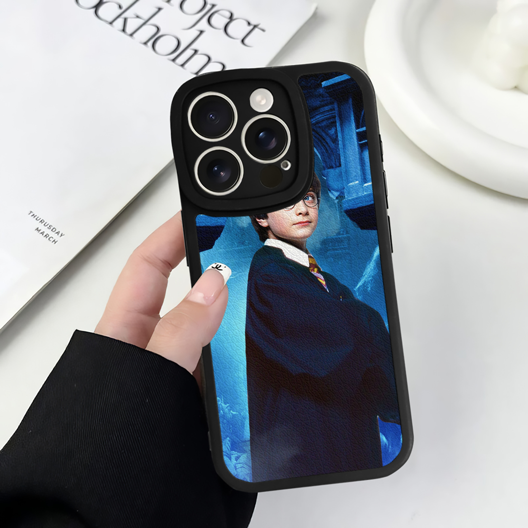 （画像用） Harry Potter ハリー・ポッターシリーズ 【iPhone 16シリーズ対応】シリコンスマホケース（レザー調） 材質：シリコン